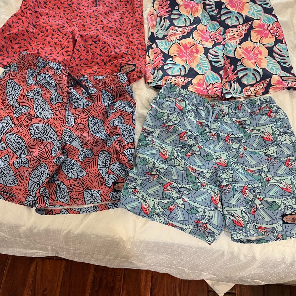 Vineyard Vines Boys Medium 12-14 swim trunks